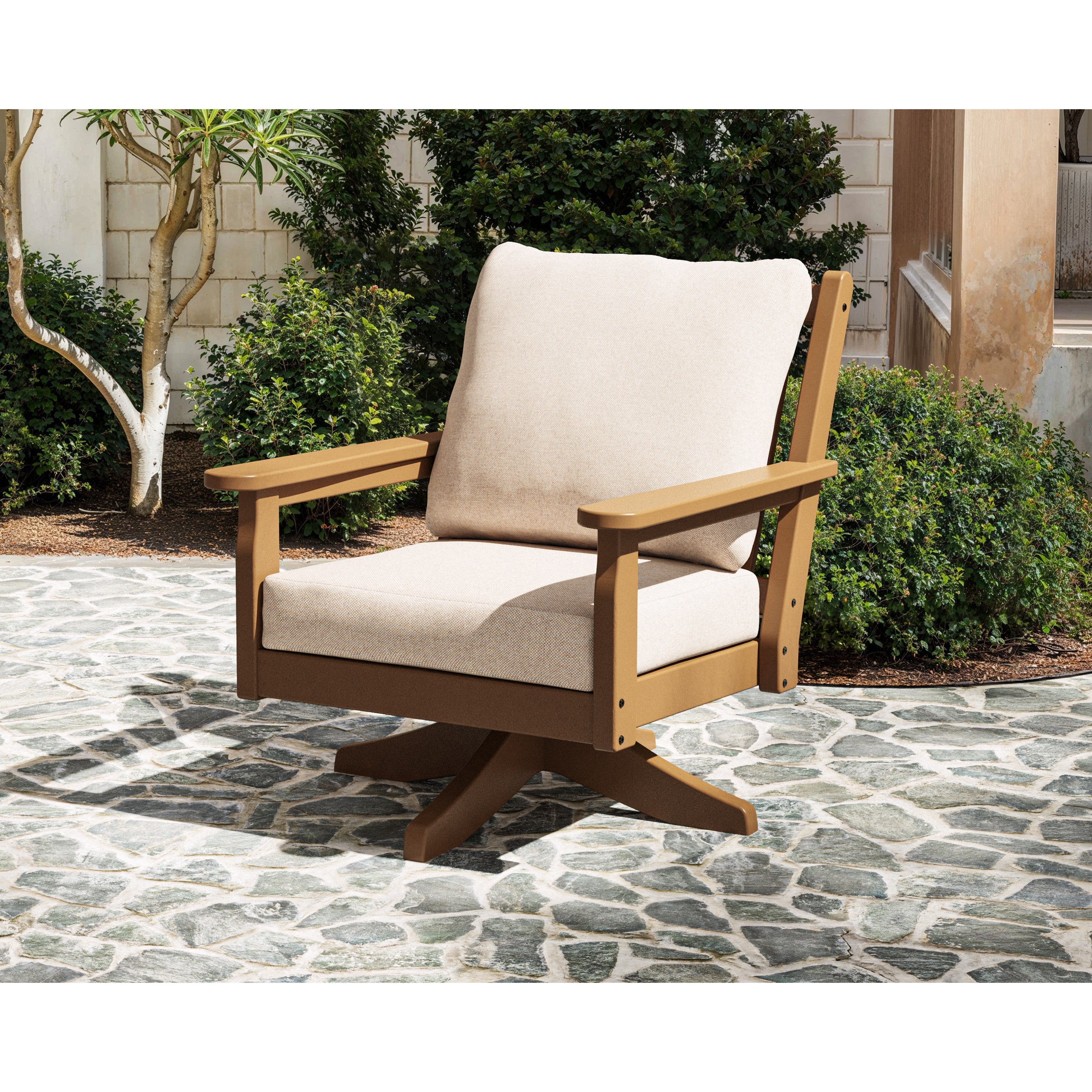 Chippendale Deep Seating Swivel Chair