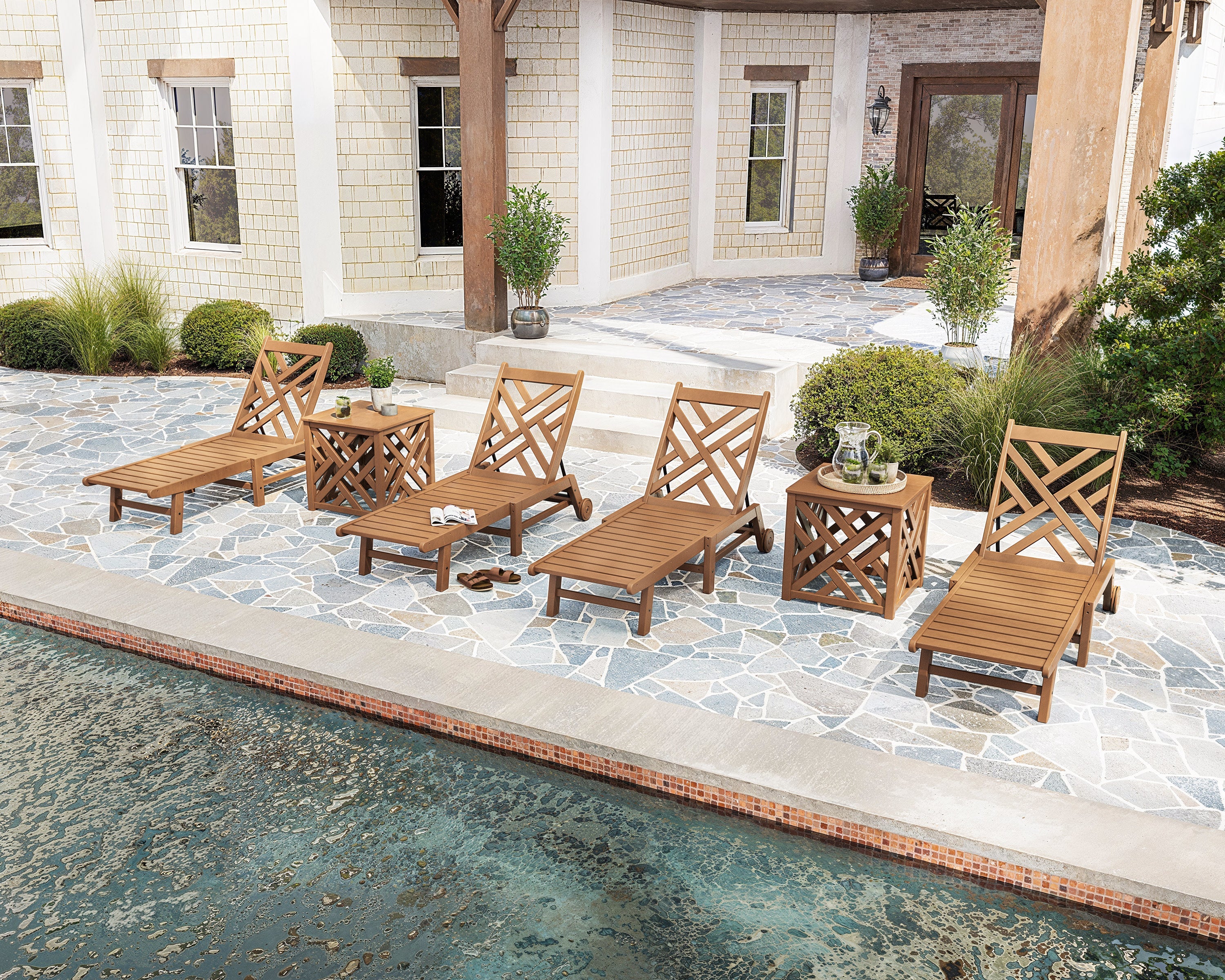 Chippendale 6-Piece Chaise Set with Wheels and Umbrella Stand Accent Table